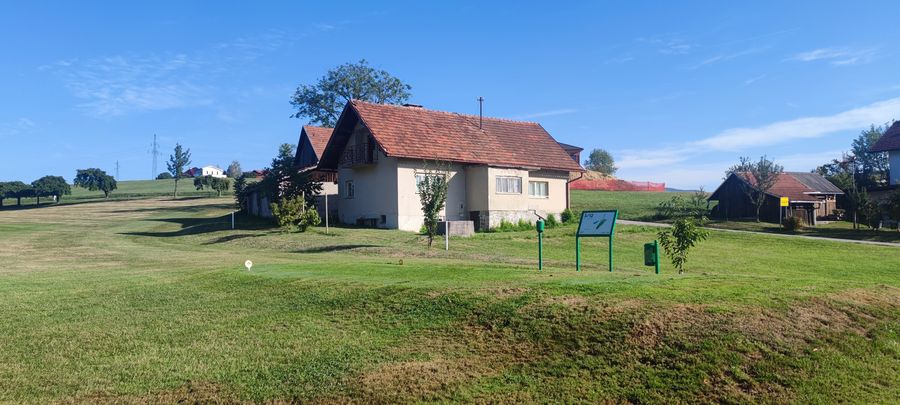 Pogled na parceli z golf igrišča