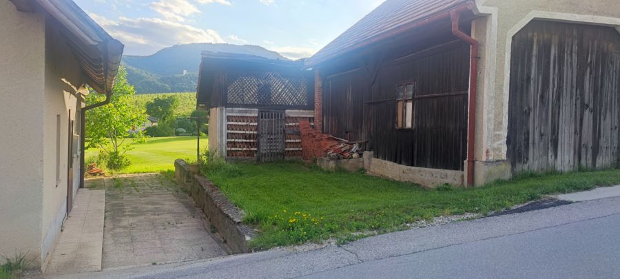 Hiša Škalce 94 in hlev